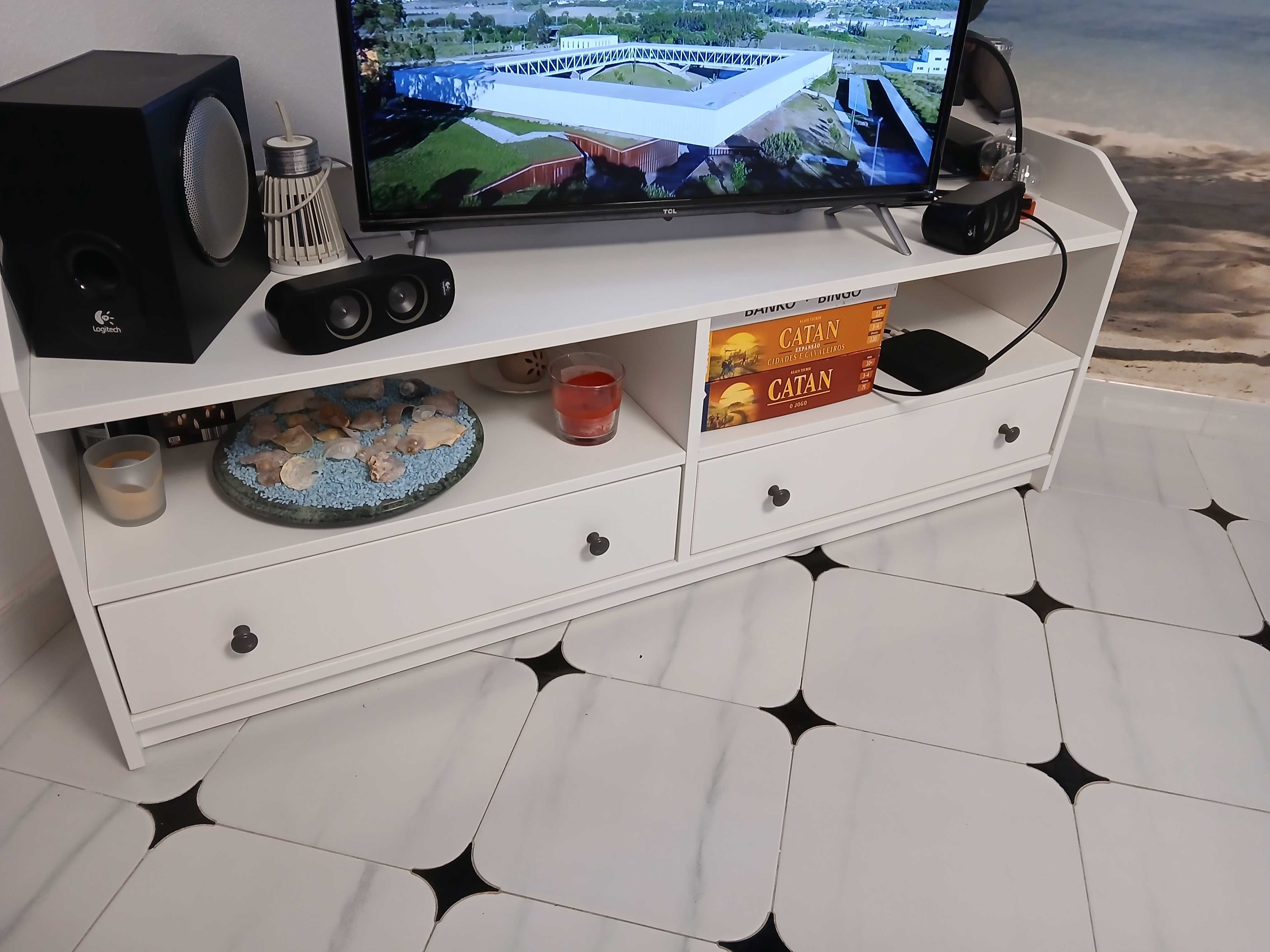 Móvel de televisão IKEA HAUGA como novo!