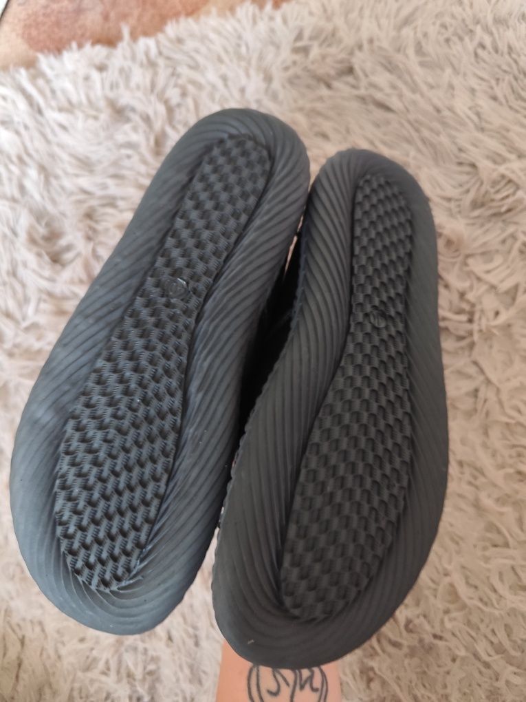 Buty damskie w kwiaty