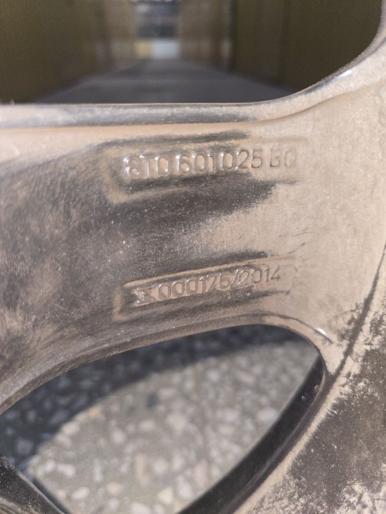 Felgi aluminiowe+opony zimowe Audi A3 A4 A5 A6 A8 Q3 Q5 17"