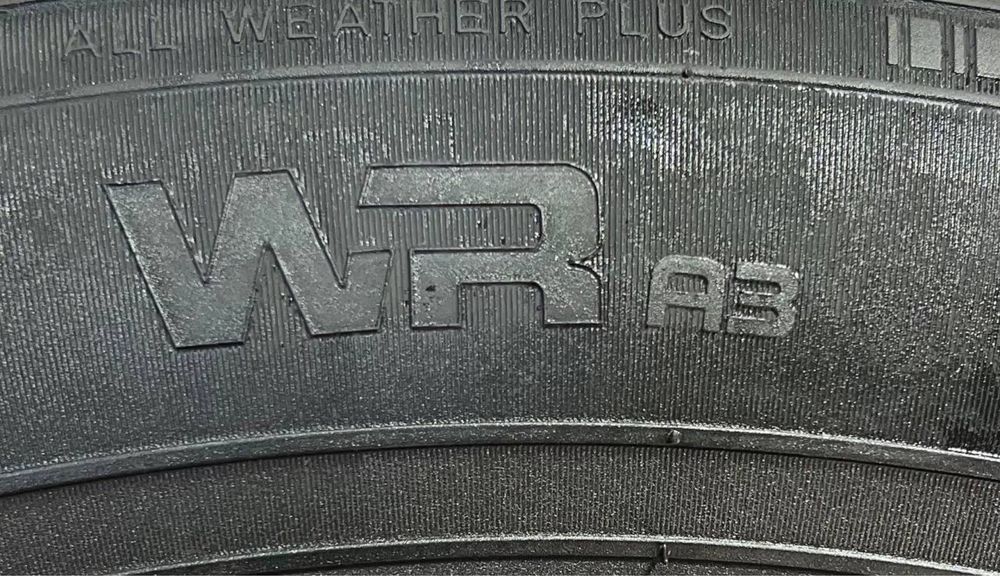 Шины б у 235/55R17 NOKIAN WR A3 зима