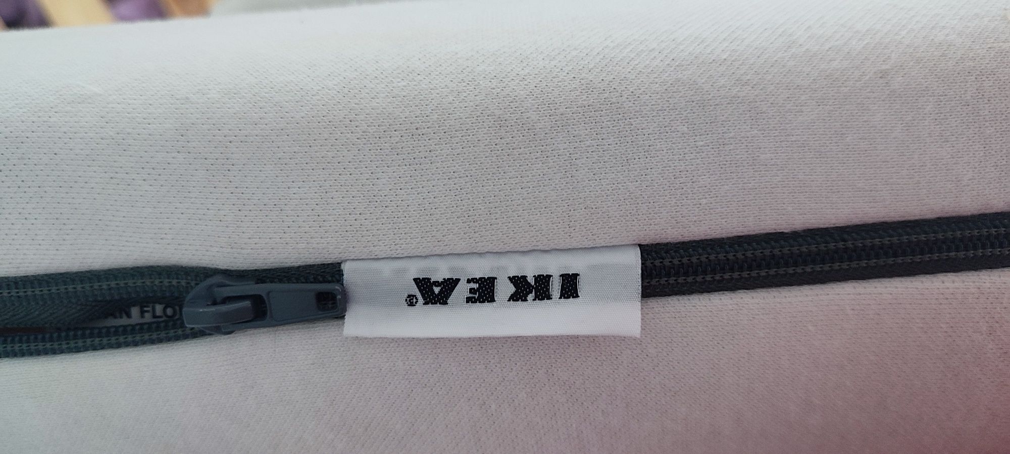 Łóżko Ikea Hemnes z materacami Ikea . Podwójne lub pojedyncze