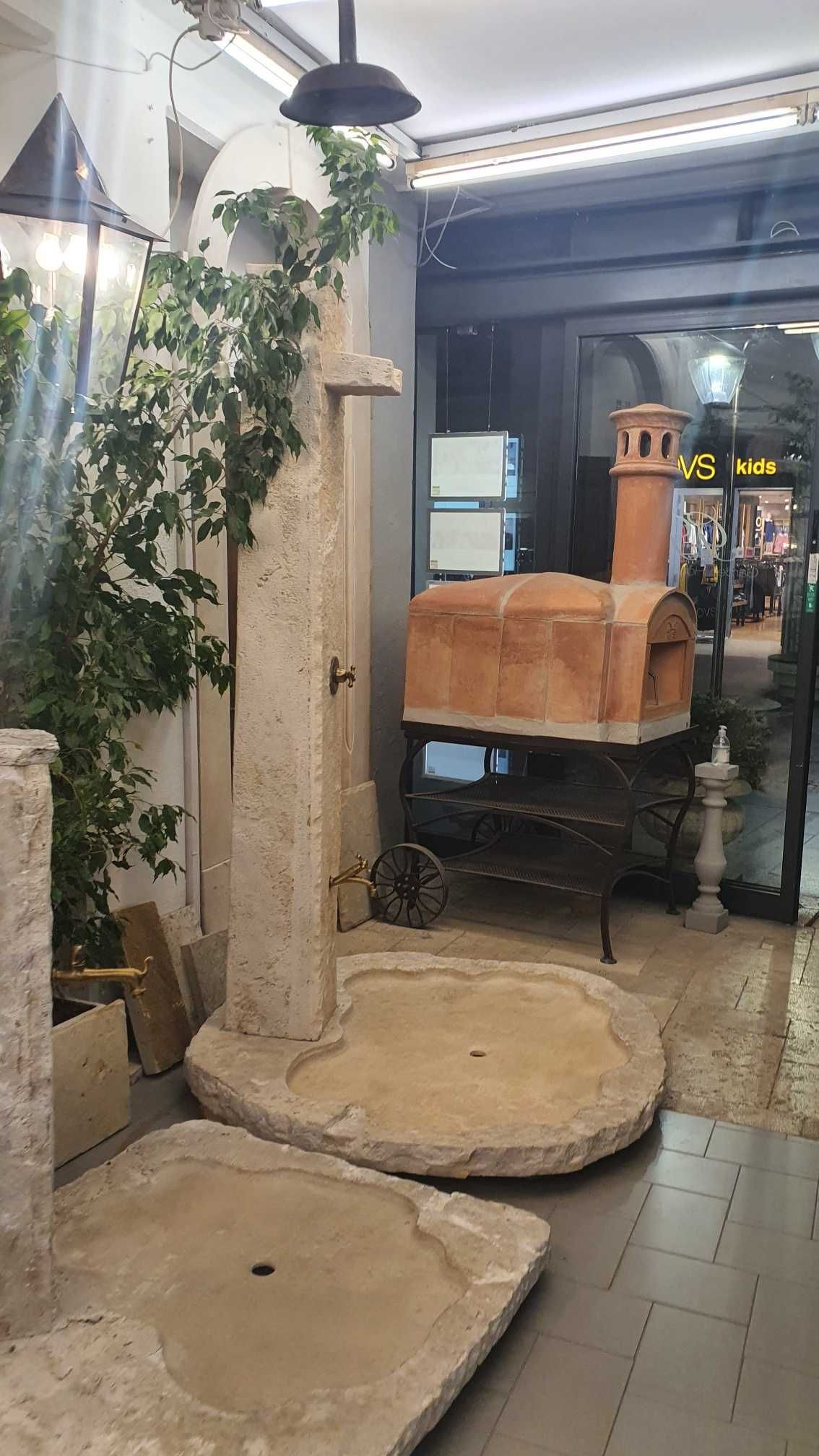 Toskański prysznic ogrodowy. Kolumna i brodzik kamień naturalny