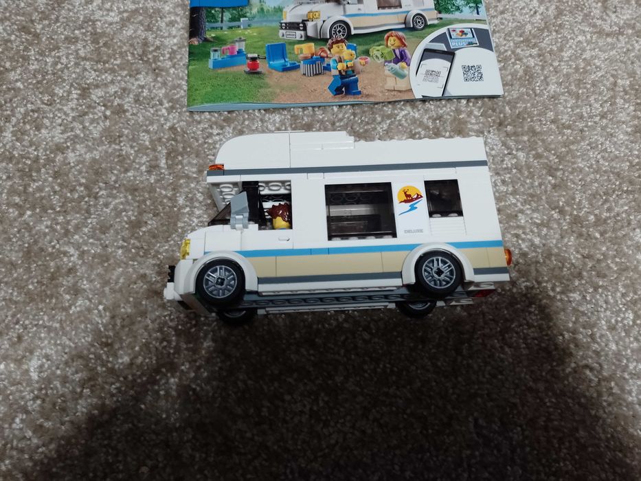 Klocki Lego zestaw 60283 Wakacyjny Kamper