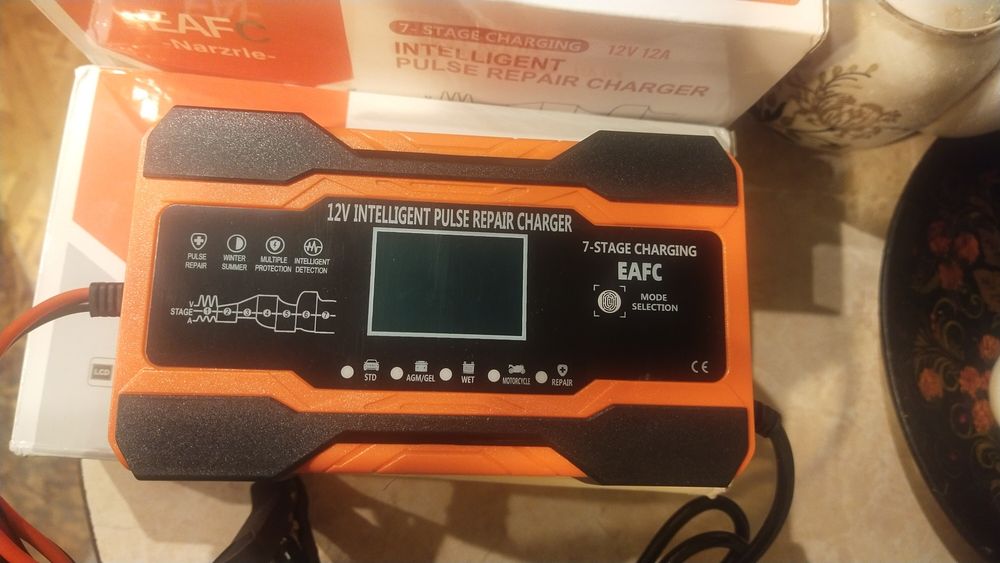 Автомобильное зарядное устройство 12 ампер , зарядка для акб , автомат