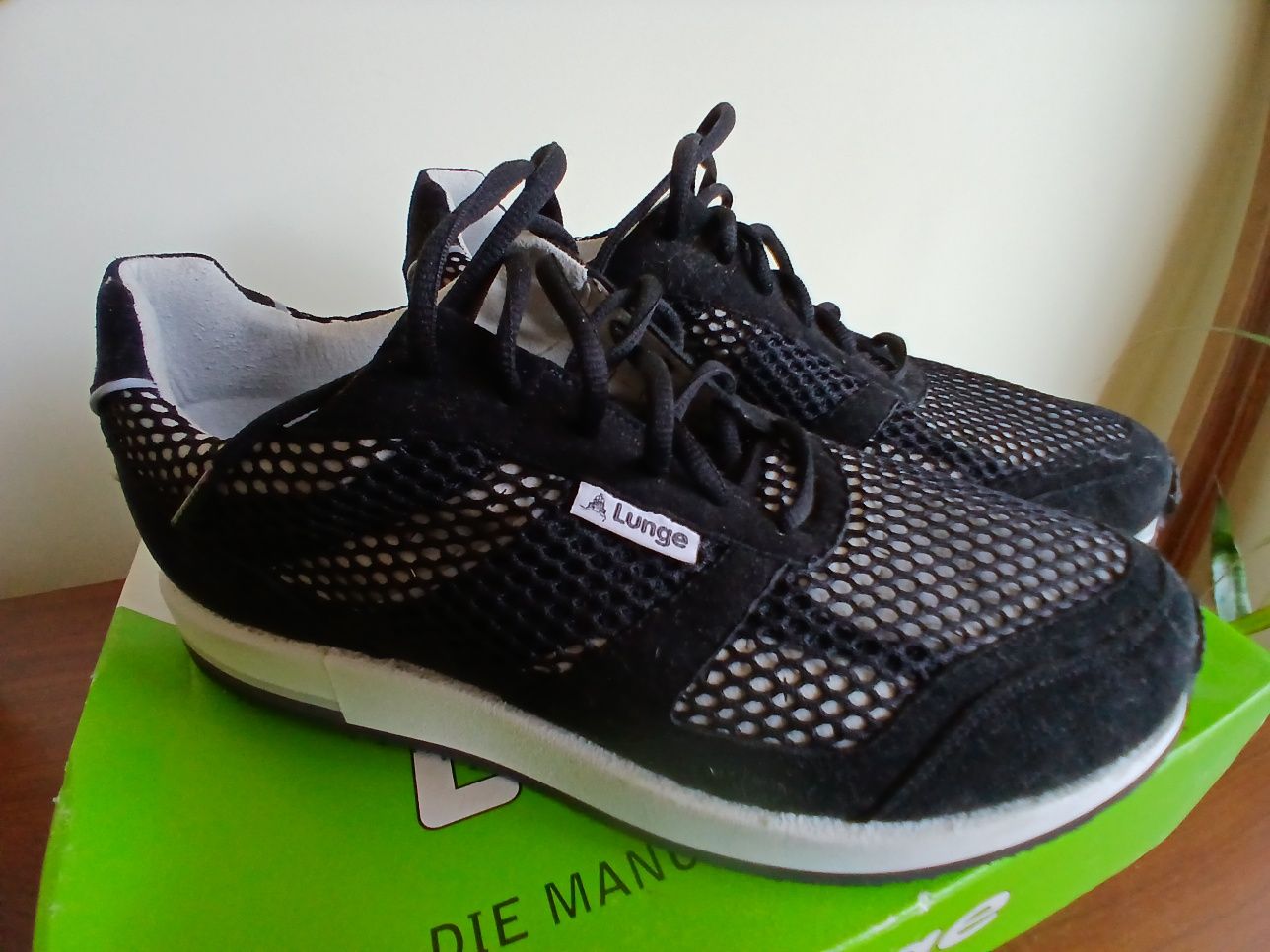 Nowe oryginalne Lunge buty do biegania nowe wartość 217 euro