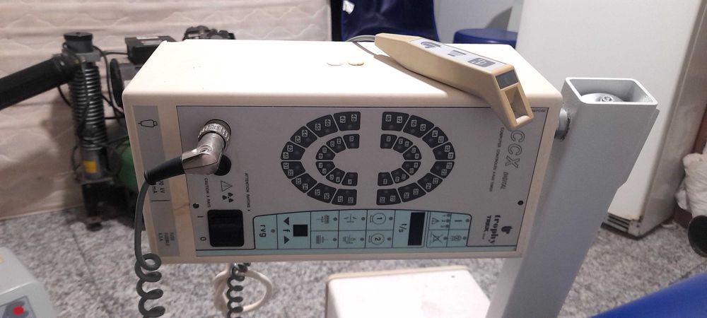 Clínica Dentária, (Recheio) Cadeira e equipamentos de Med. Dentária