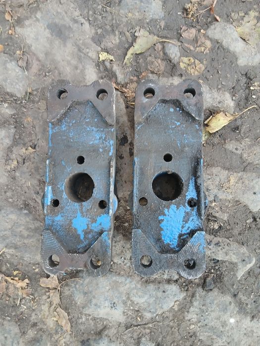 Кронштейни кріплення навантажувач фронтального .