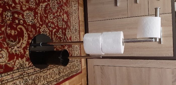 Stojak na papier toaletowy