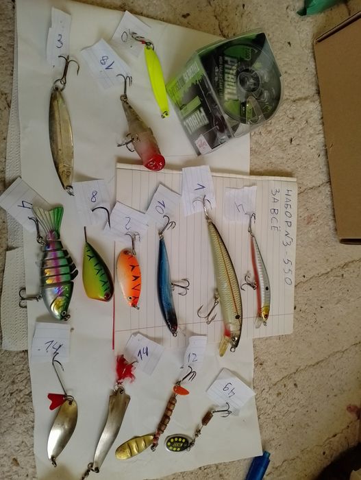 Рыбальске спорядження розпродаю комплектами воблеры блесна лески спине