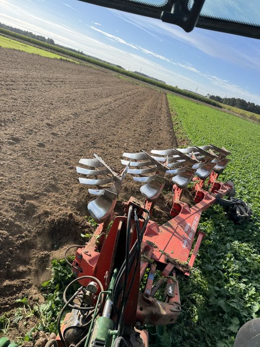 Usługa orki pługiem Kuhn