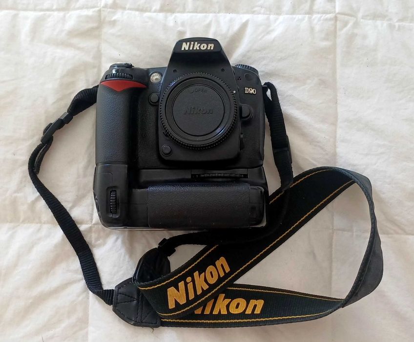 Nikon D90 c/ punho para 2 baterias