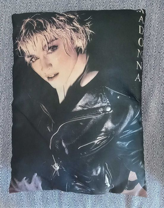 Madonna almofada retangular (oficial)