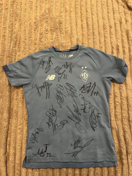 Футболки с автографами игроков Динамо Киев
