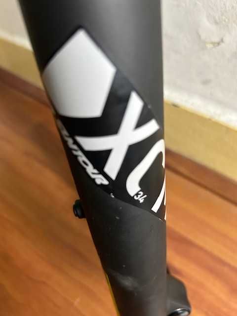 Vendo Suspensão de mola SR SUNTOUR XCM34 29" DE BTT