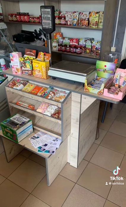 В продажі меблі.