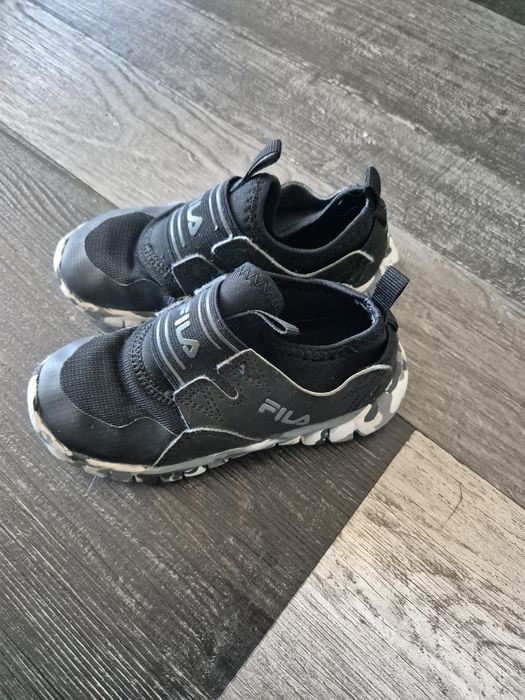 Adidasy firmy Fila czarne rozmiar 26