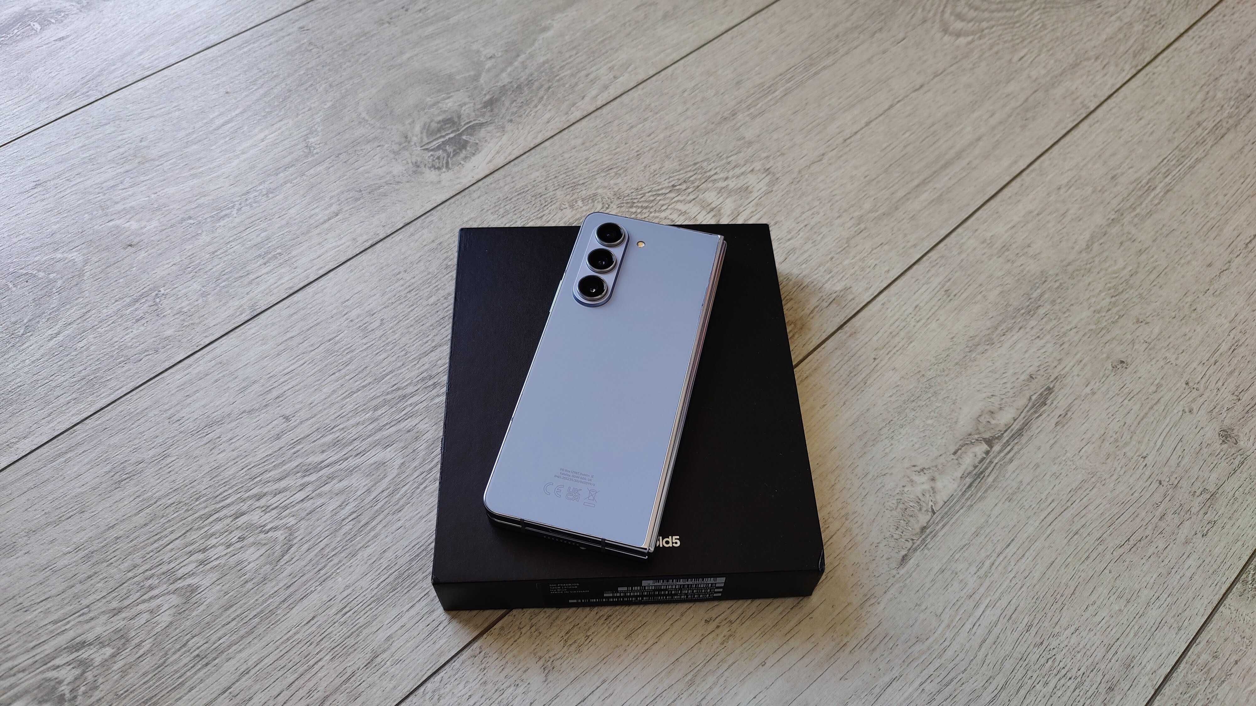 Samsung Galaxy Fold 5 - 512GB, Stan Bardzo Dobry