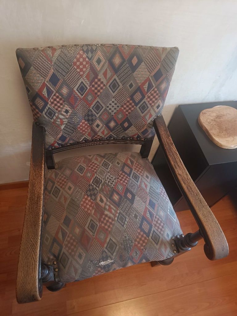 Stary fotel do renowacji