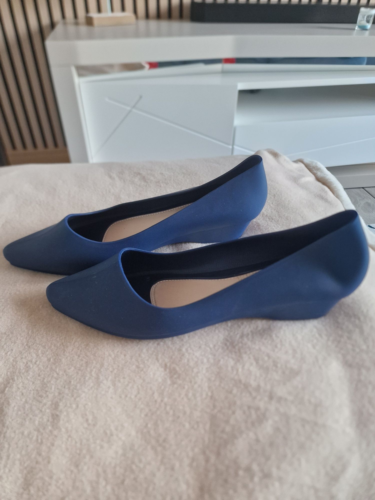 Sapatos Azuis Ponta Fina PVC Antiderrapantes Salto Alto