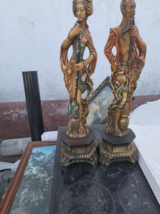 Duas estatuas orientais