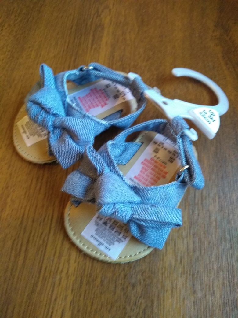 Sandałki, buciki niemowlęce, dla dziewczynki