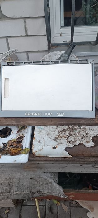 Дверца морозильної камеры холодильникаДонбасс 10 Е