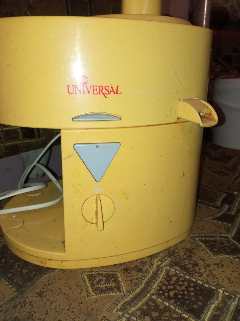 Соковыжималка universal