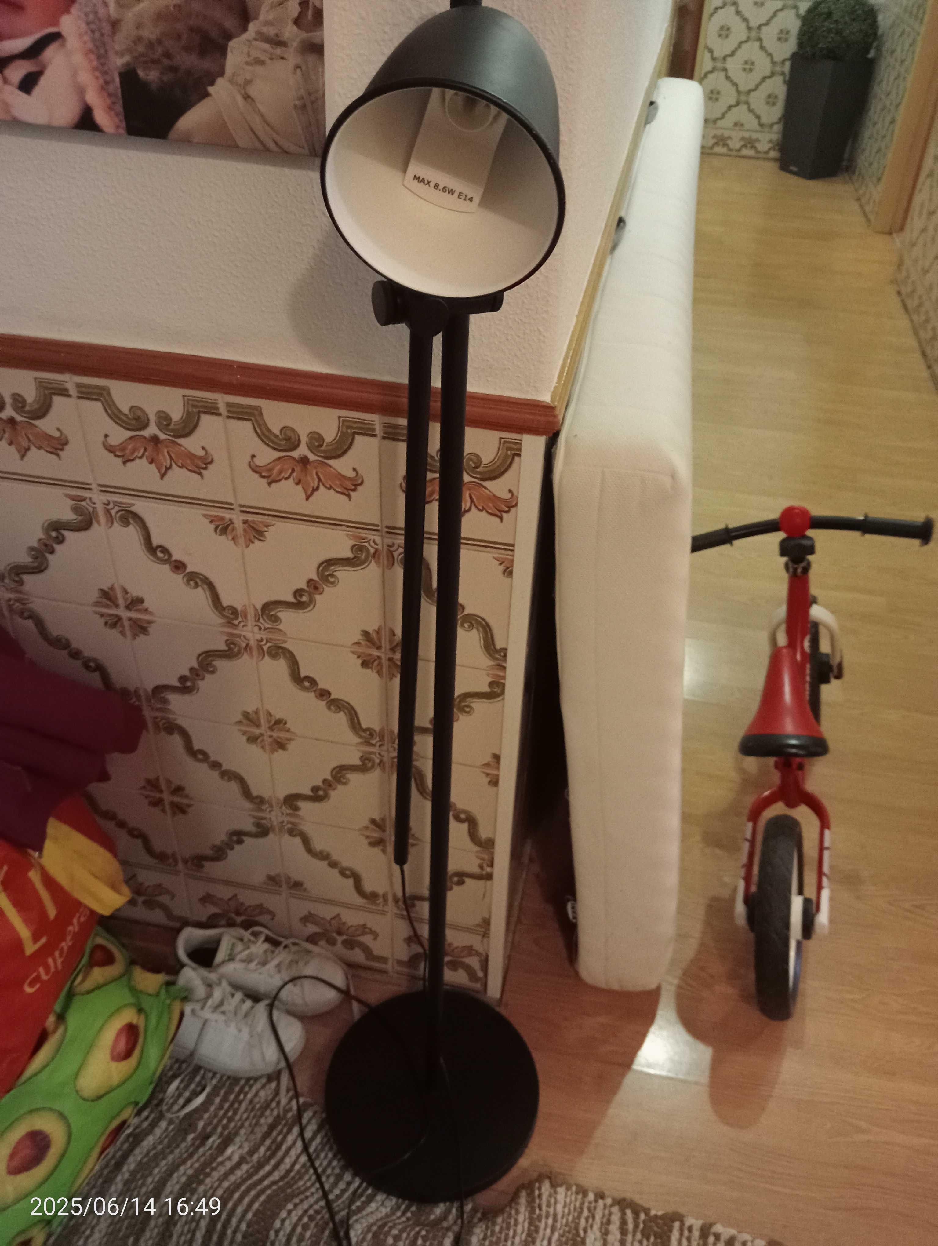 Candeeiro de pé Preto IKEA