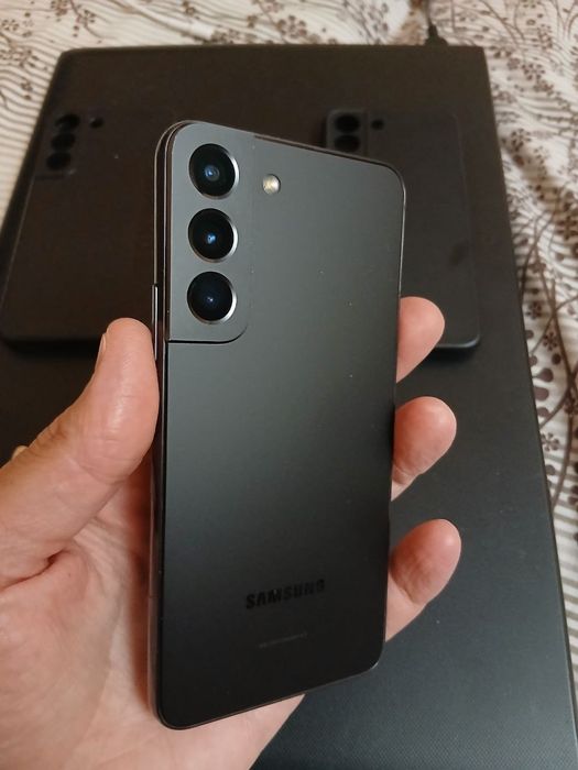 Samsung galaxy s22  8/128