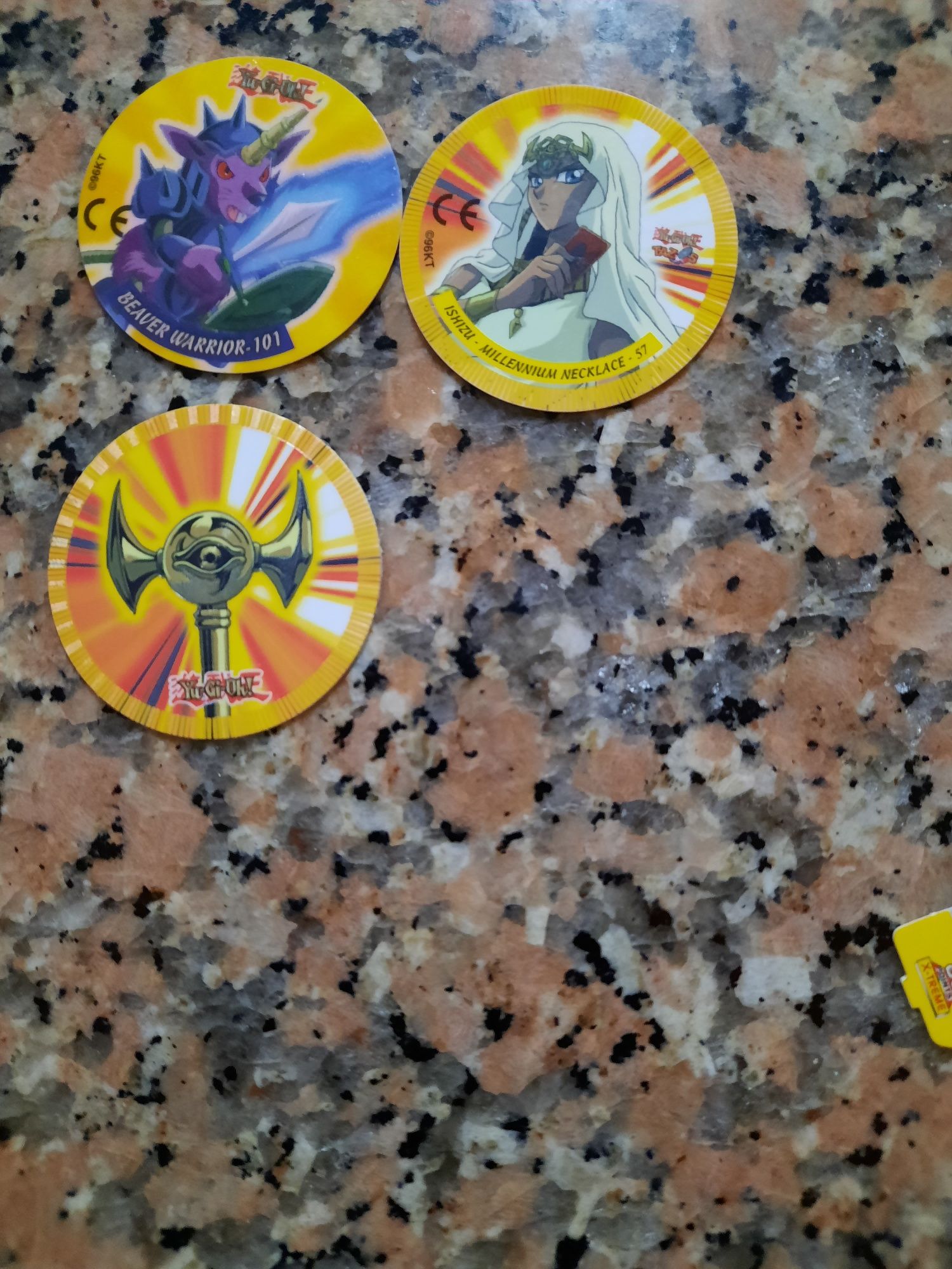 Tazos , yu gi oh, digimon , beyblade