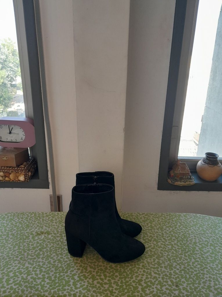 Vendo Botas de Senhora SEASIDE muito bonitas como novas