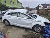 Sprzedam Hyundaia i30 - uszkodzony