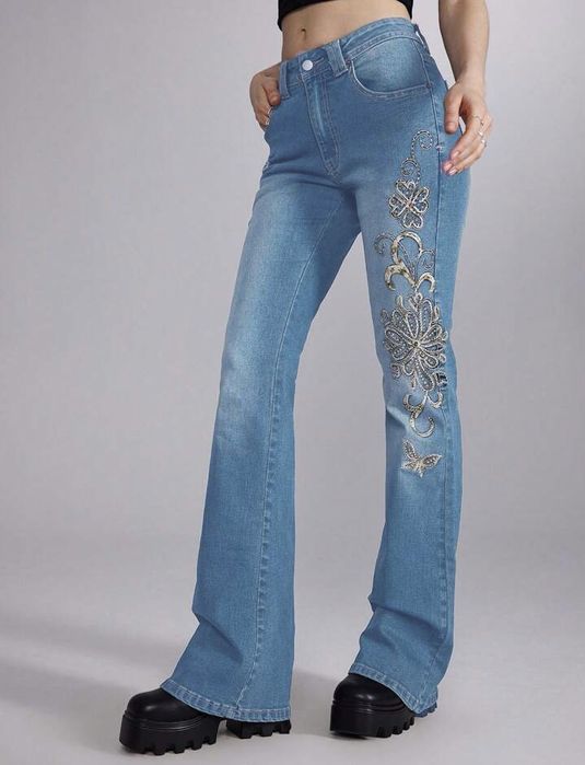Джинси кльош з аплікацією  з стразами