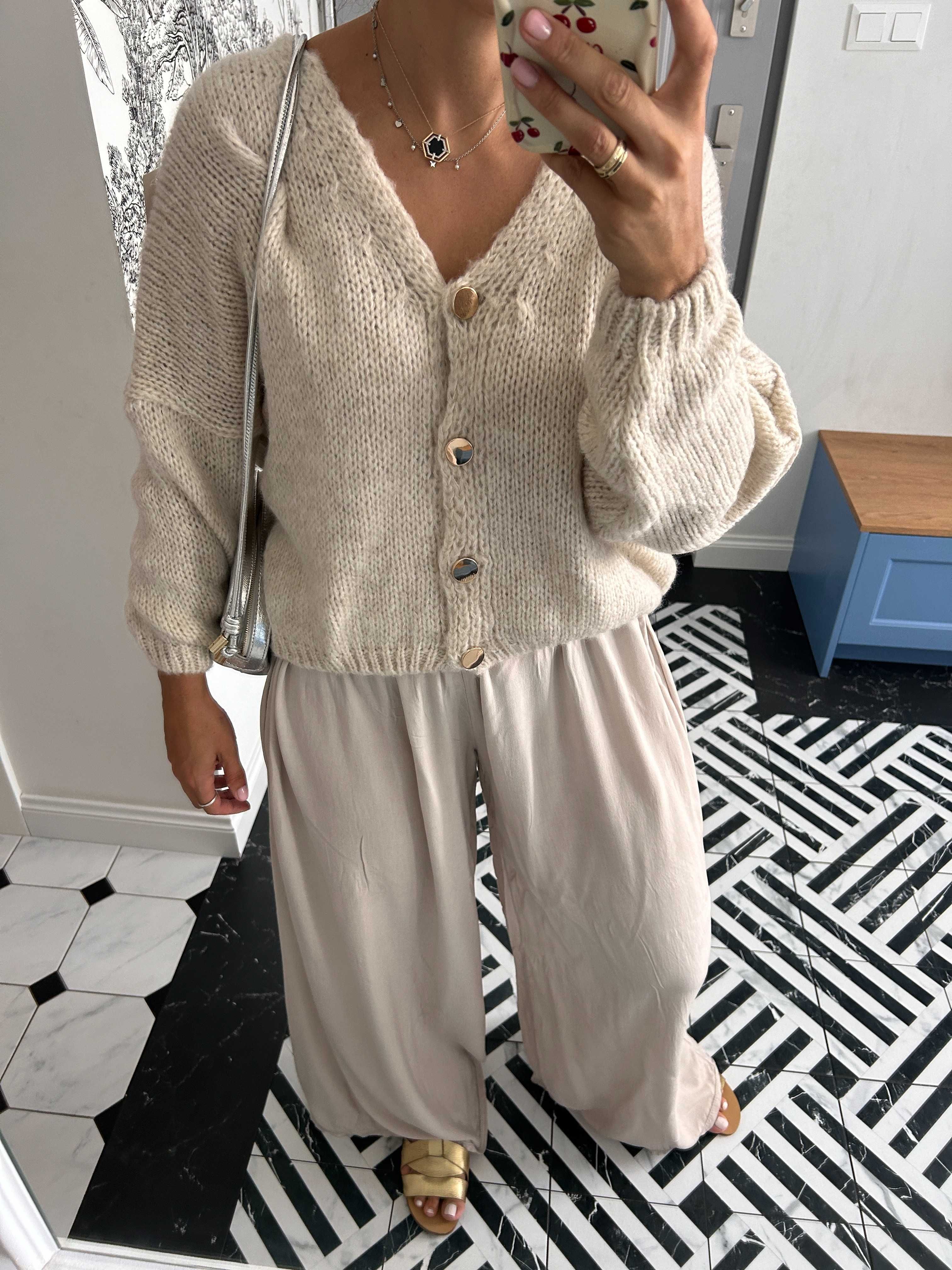 sweter Amelia z dekoracyjnymi guzikami