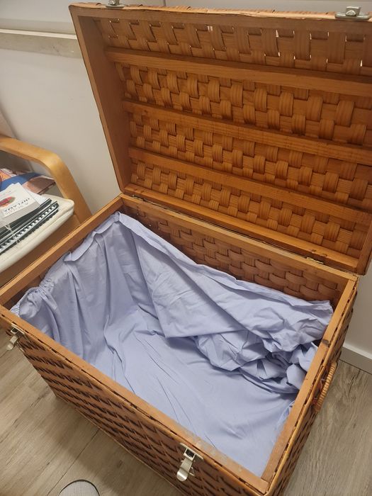 Baú antigo em madeira