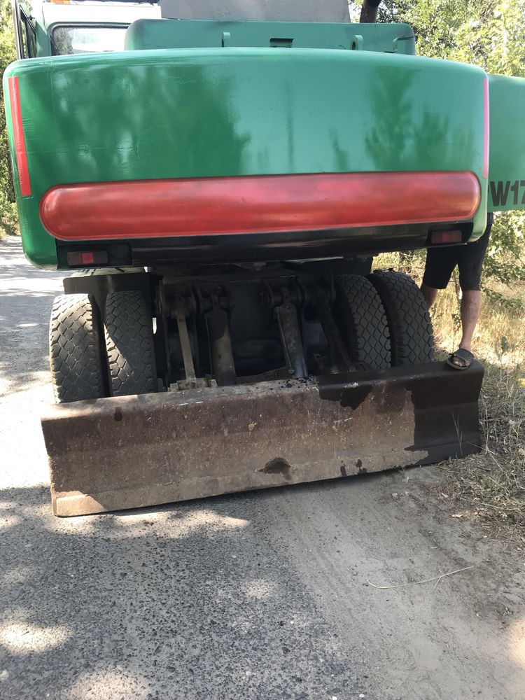 Продам полноповоротный экскаватор komatsu 170
