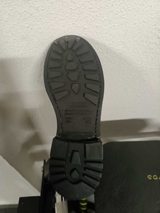 Botas militares com protetores