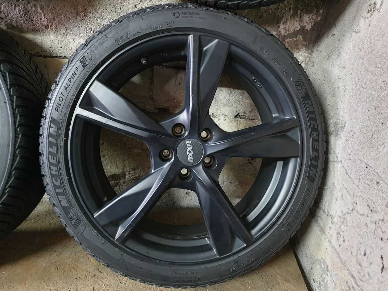 Felgi alu Oxxo R19 5x108 opony 225/40R19 Michelin 7,2mm 2021r