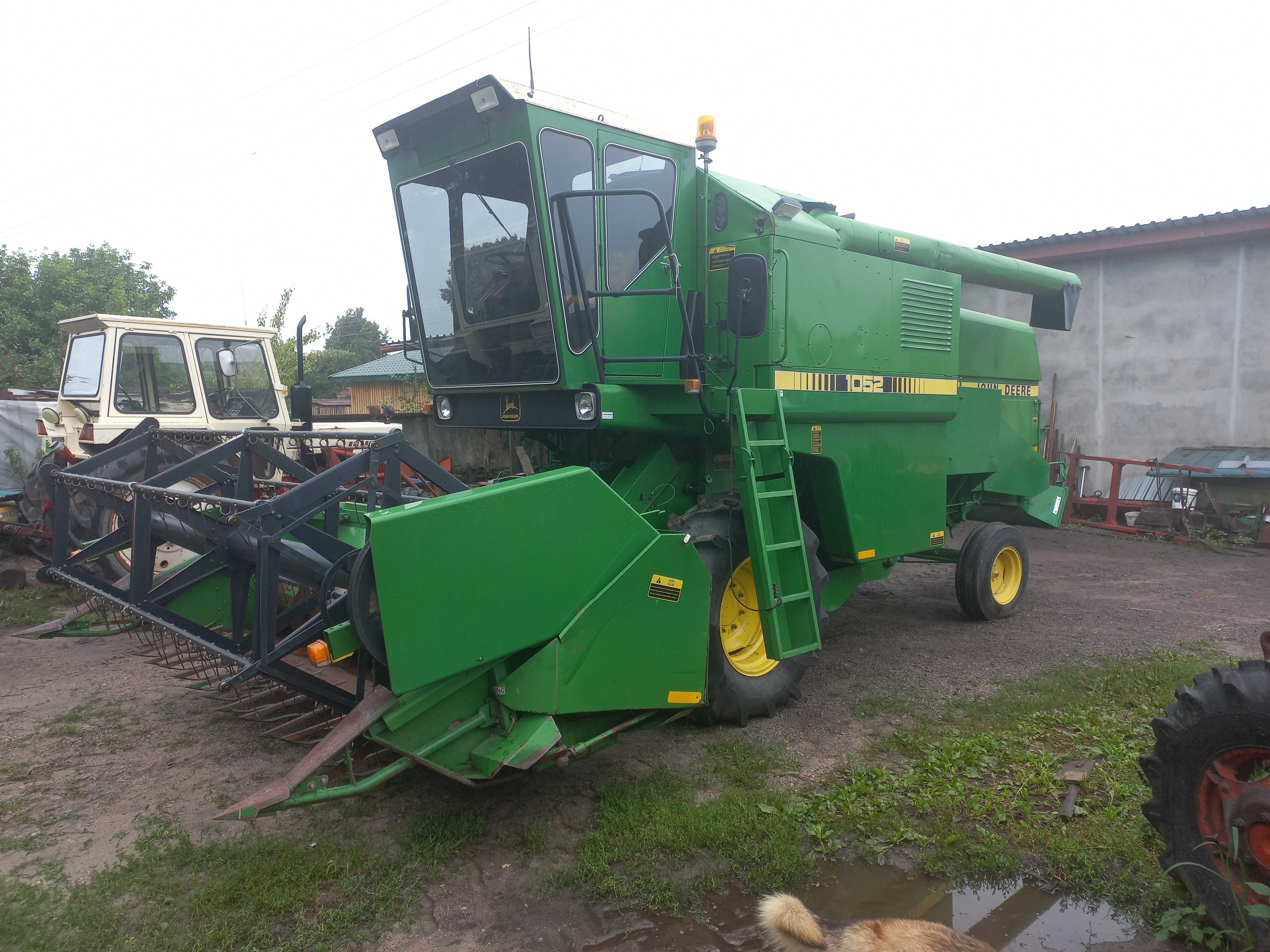 Комбайн John Deere 1052