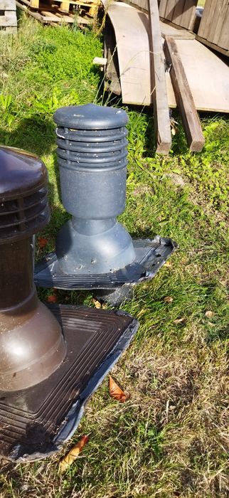 Kominki wentylacyjne 125 ocieplane antracyt i jeden brąz nieocieplany