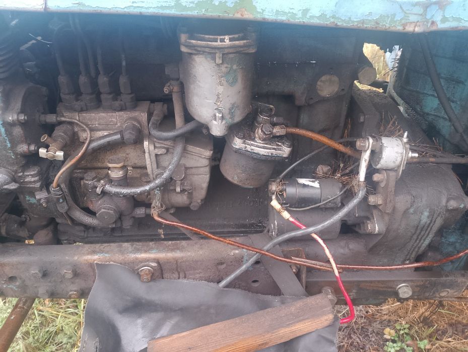 Трактор МТЗ-80 на ходу