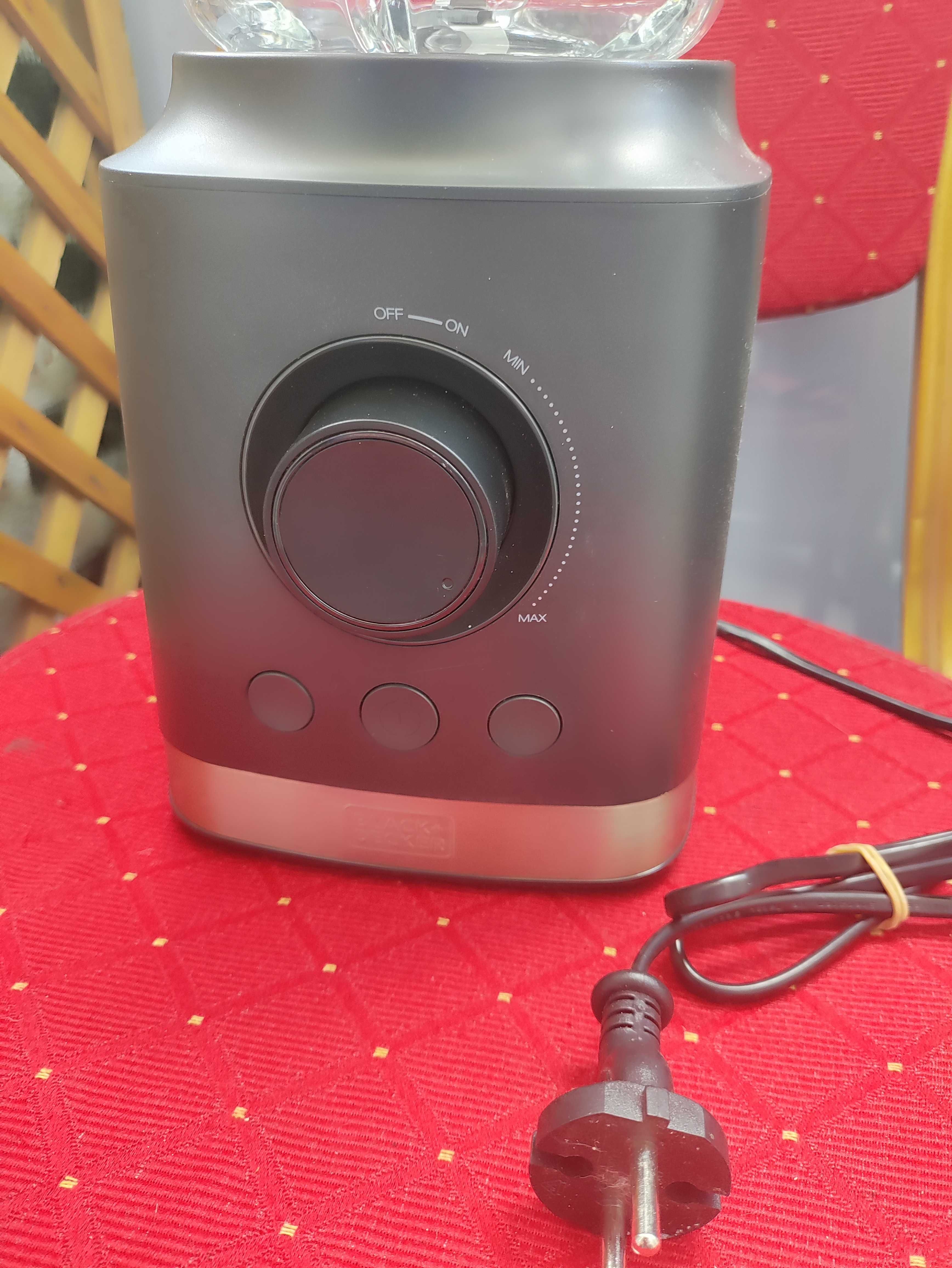 Blender Kielichowy Stołowy 1800W Black Decker BXJB1800E nóż pojemnik