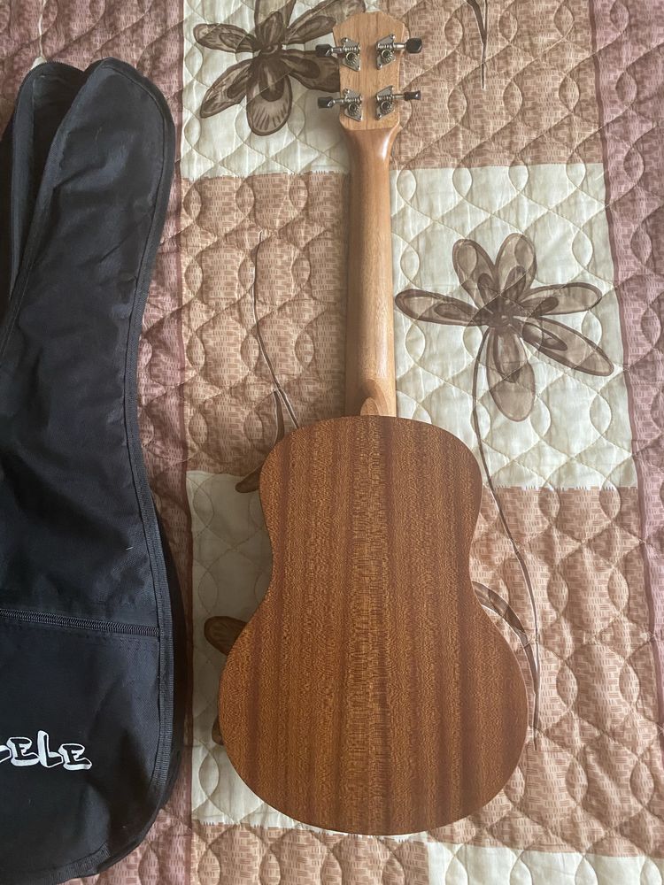 Укулеле(size 26).