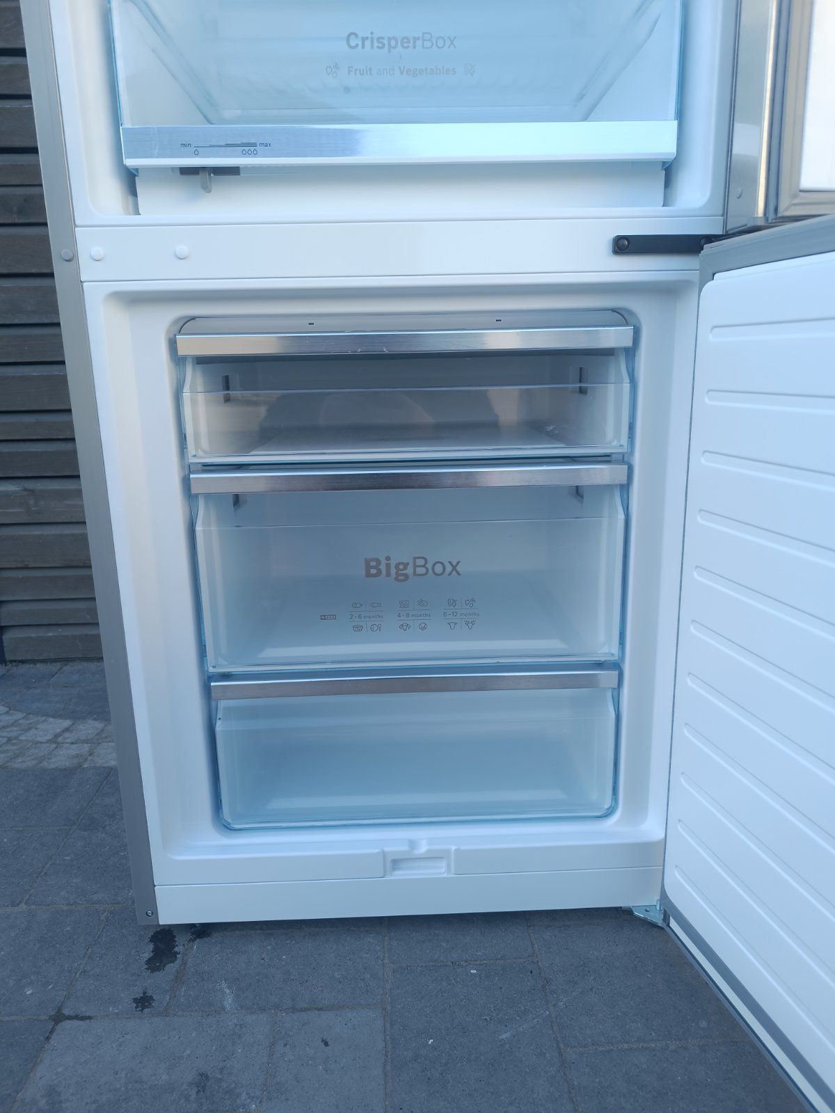 Широкий холодильник Siemens з морозильною камерою