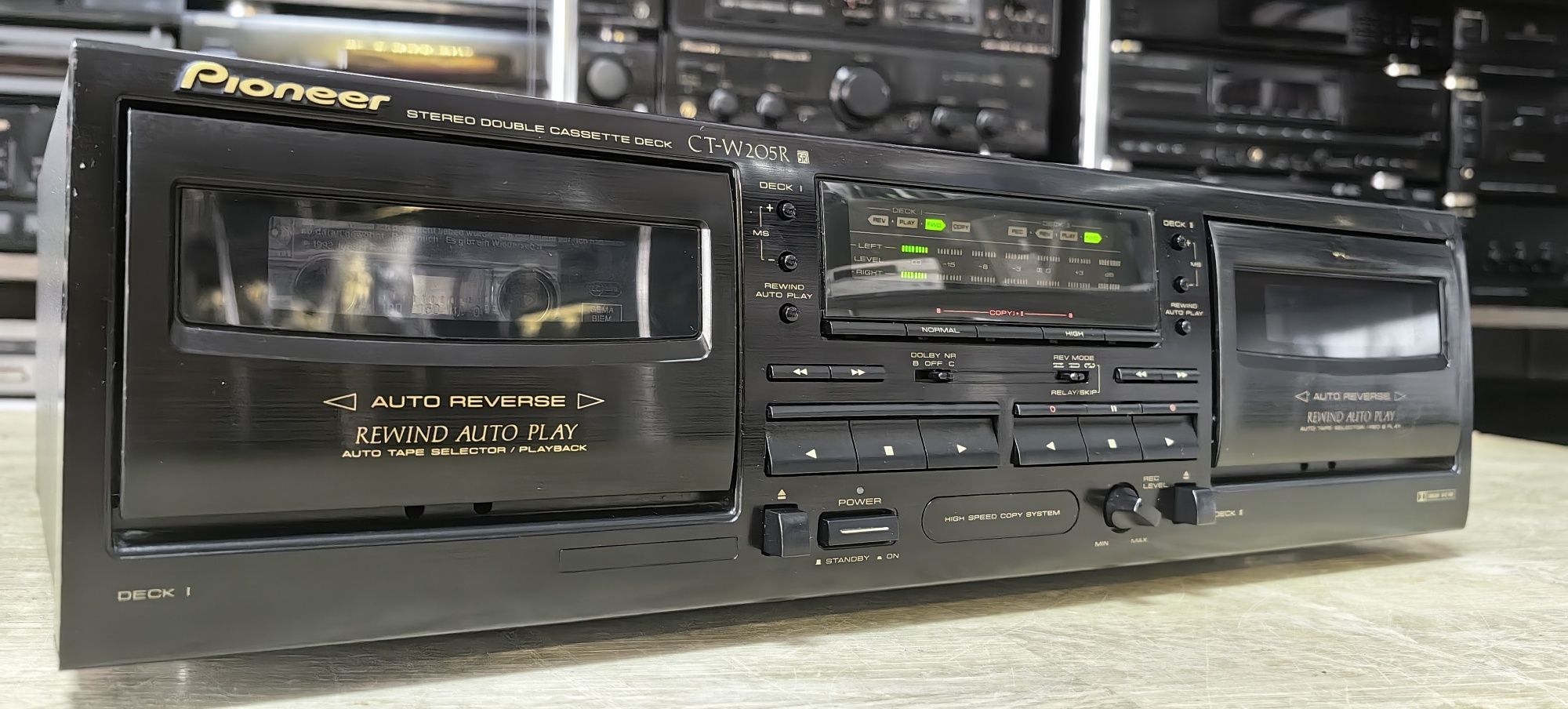 Касетний програвач Pioneer CT-W205