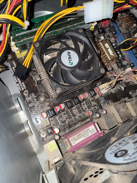 Материнская плата ASUS с видеокартой PALIT GTS