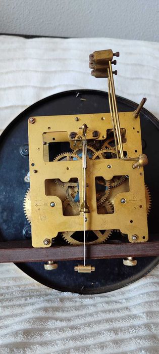 402 Zegar wiszący mechaniczny - antyk UM