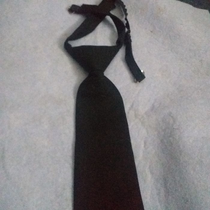 Продаю галстук чорний унiверсальний