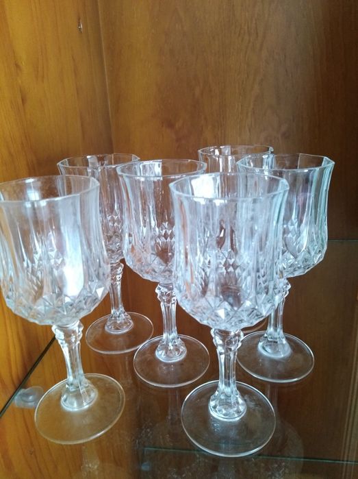 Copos de vinho de champanheda e de água cristal de arques