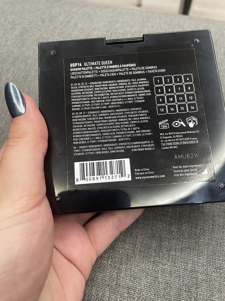 Нюдова палетка тіней NYX Professional Makeup Ultimate Queen Palette